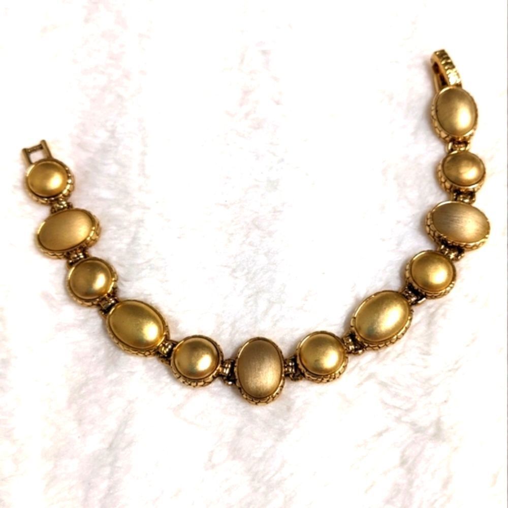 Vintage Liz Claiborne Brushed Goldtone Round & Oval Medallion Bracelet